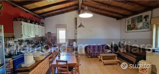 Proprietà con casa,terreno Castiglione di Sicilia - Vista 4