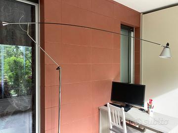 Lampada da terra Hydra di Carlo Forcolini