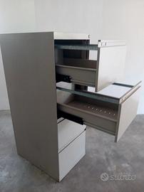 tre cassettiere in acciaio 