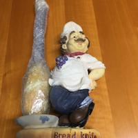 PERSONAGGIO PORTACOLTELLO PER PANE IN RESINA