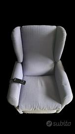 Poltrona con alzata agevolata elettrica