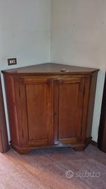 mobile in legno ad angolo