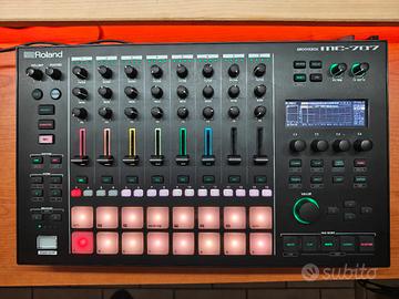 Roland MC 707 Groovebox 
