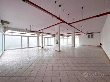 NEGOZIO A CASALSERUGO