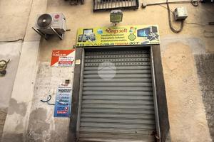 NEGOZIO A NAPOLI