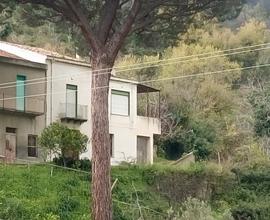 Casa padronale con terreno in Montagnareale