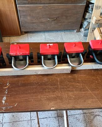 Abbeveratoio automatico a livello costante