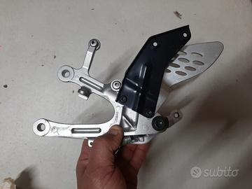 PEDANA DESTRA ORIGINALE YAMAHA R1 2004 2005 2006