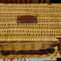 Servizio Pic Nic cesto in vimini con posate ecc.