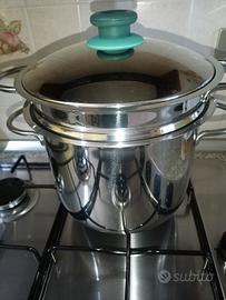 pentola da pasta  con colapasta e coperchio