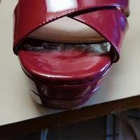 sandali in vernice miumiu