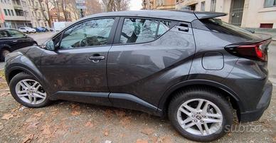Toyota C-HR Hybrid – come nuova, solo 16.000 km