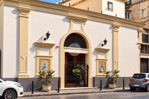 3 LOCALI A NAPOLI