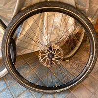 Cerchi completi di gomme