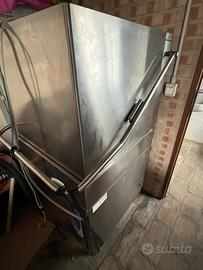 Lavastoviglie professionale