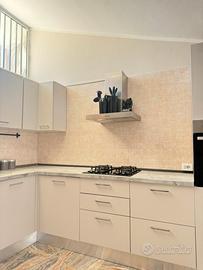cucina nuova con forno integrato
