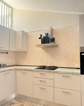 cucina nuova con forno integrato