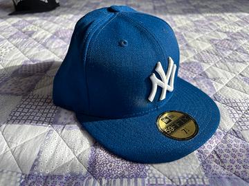 Cappello New York Yankees (blu con logo bianco)
