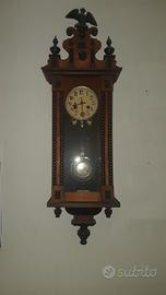 Orologio antico da parete a pendolo in legno