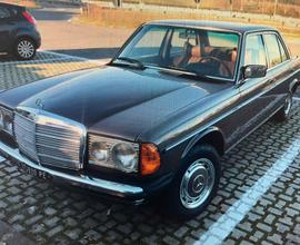 Mercedes 200 E W123 1976