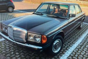 Mercedes 200 E W123 1976