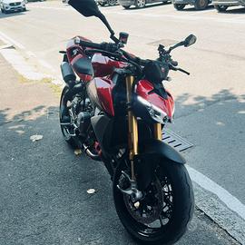 V2s Streetfighter DUCATI