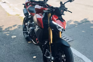 V2s Streetfighter DUCATI