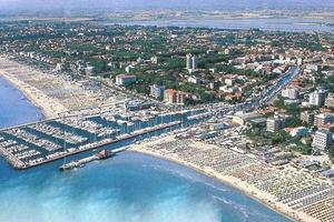 Attività / Licenza di 1120 m² con più di 5 locali 