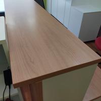 Scrivania da ufficio con angolare