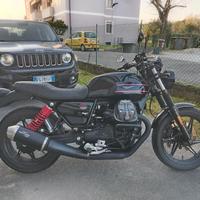 Moto Guzzi 850 V7 edizione speciale 2023