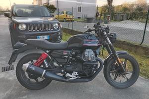 Moto Guzzi 850 V7 edizione speciale 2023