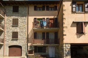 APPARTAMENTO AL SECONDO PIANO A CAMERATA CORNELLO