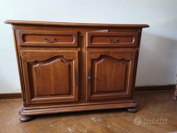 Credenza e sedie
