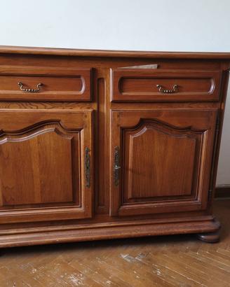 Credenza e sedie