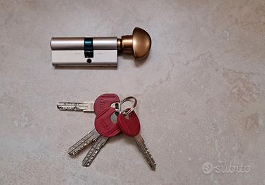 Serratura con cilindro europeo TITAN con codolo