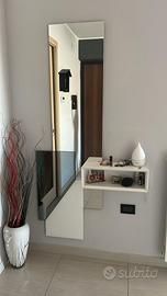 Mobile ingresso con specchio e mensola