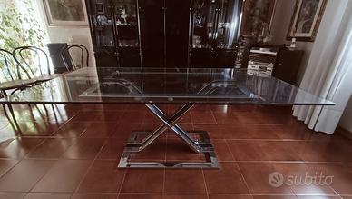 tavolo in cristallo e matallo