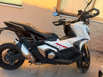 Honda adv 750