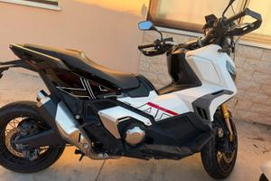 Honda adv 750