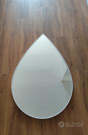 specchio da parete a forma di goccia 