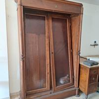 Armadio, scrivania, poltrona antichi