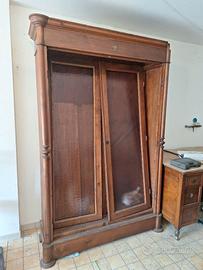 Armadio, scrivania, poltrona antichi