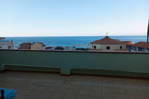 Acqualdrone davanti chiesa