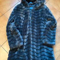 Pelliccia donna taglia media. Colore grogio scuro.