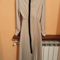 semplice vestito beige