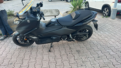 Yamaha tmax 560