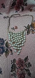 collana con le perle bianche 