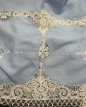 Tovaglia in lino con inserti