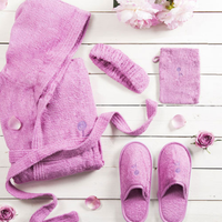 Naj Oleari coordinato da bagno