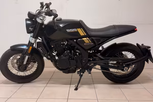 Moto Brixton 500 Crossfire